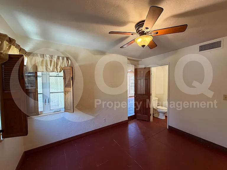 2926 E Waverly St — Photo 14