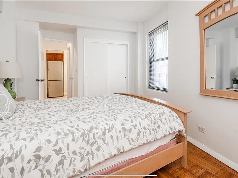 210 E 47th St #6J — Photo 9