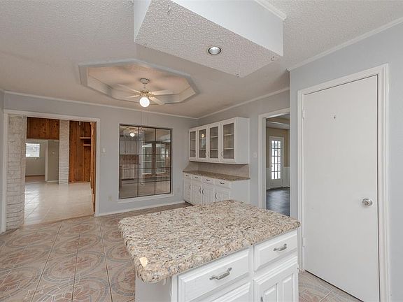 5th image of 3302 Westwood Cir