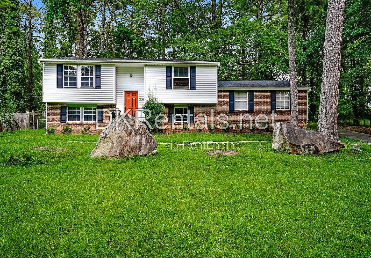 4 bed, 2.0 bath, 1738 sqft, $1,750 — Photo 1