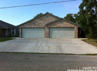 737 Dallas St UNIT B, Pleasanton, TX 78064