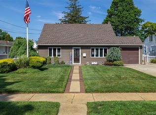 2100 North Drive, Seaford, NY 11783