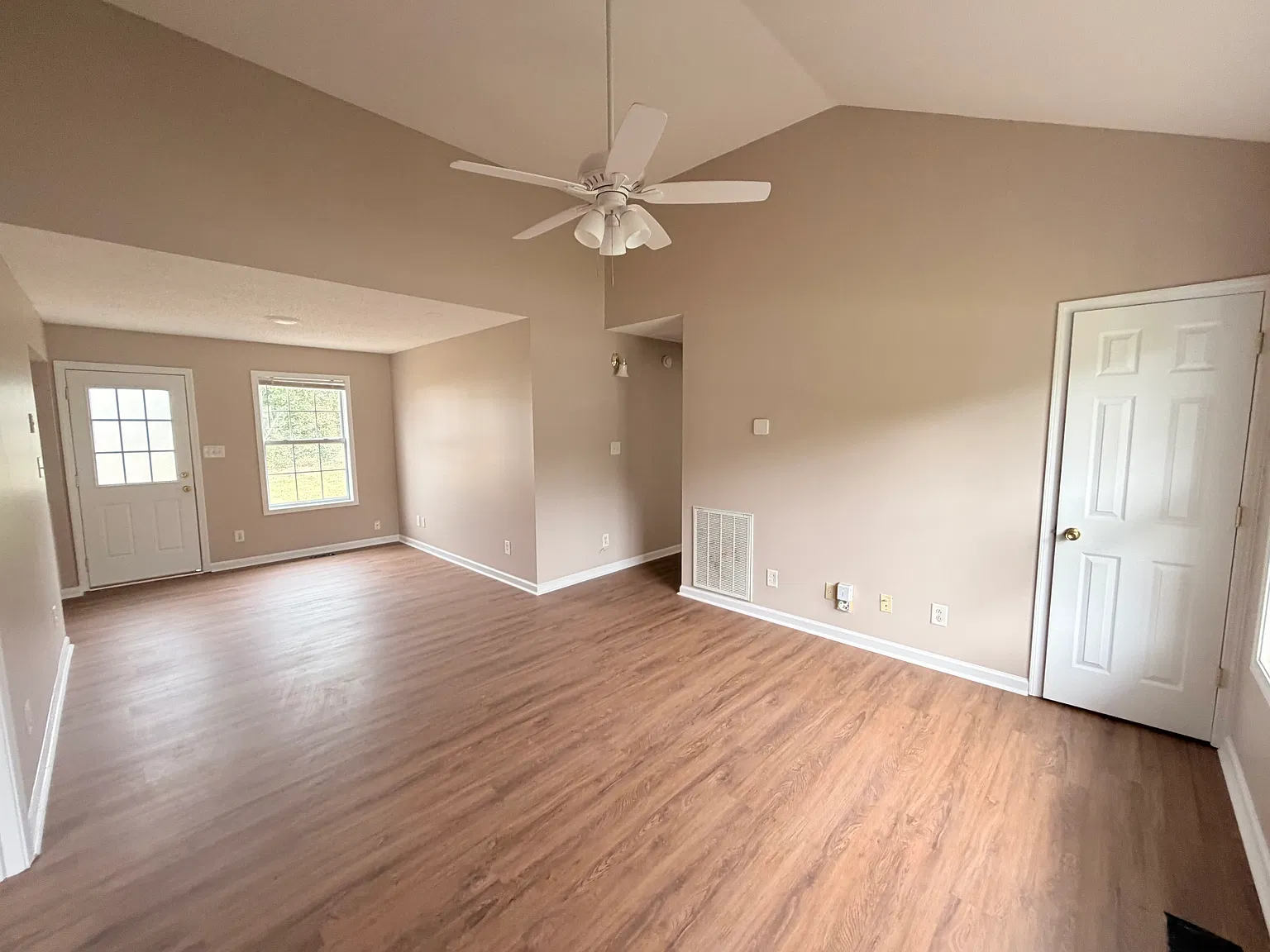 3 bed, 1000 sqft, $1,175 — Photo 2
