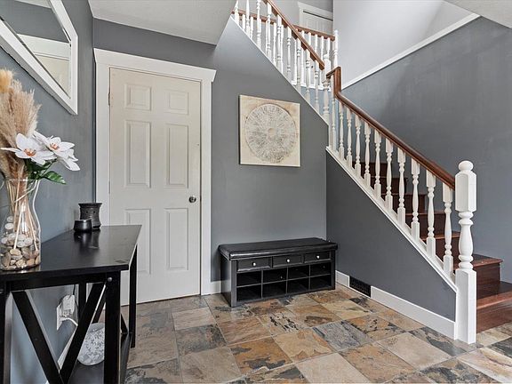 3rd image of 34870 Cassiar Ct