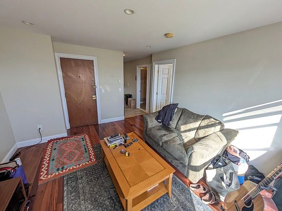 2nd image of 1121 Broadway St #3