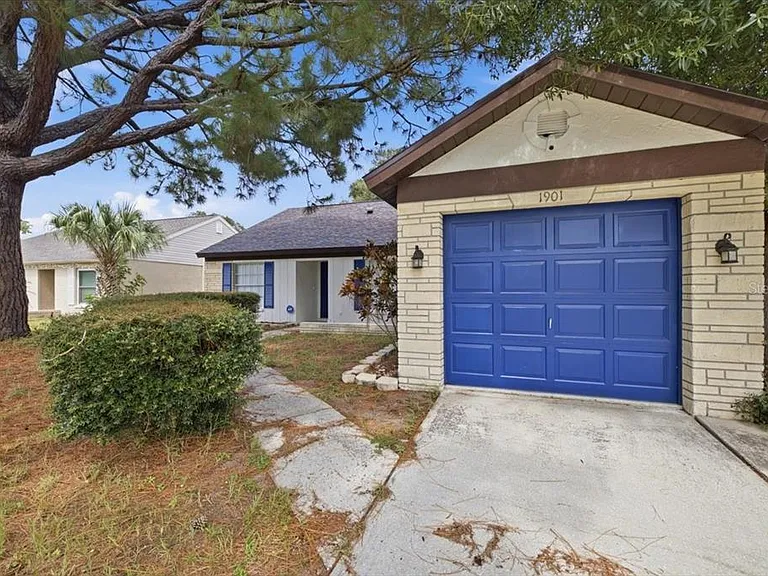 1901 Castle Bay Ct — Photo 2