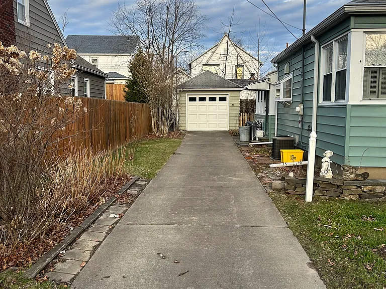 74 Matthews St — Photo 40