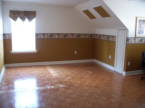 YES THIS HAS A BONUS ROOM