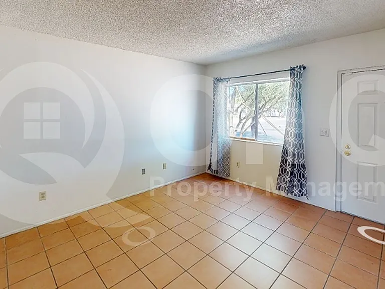 4402 E Pima St — Photo 8