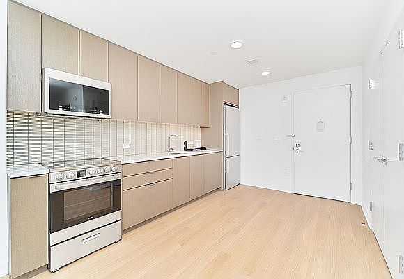 1st image of 46 6th Ave #314