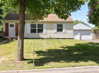 2895 Arona St, Roseville, MN 55113