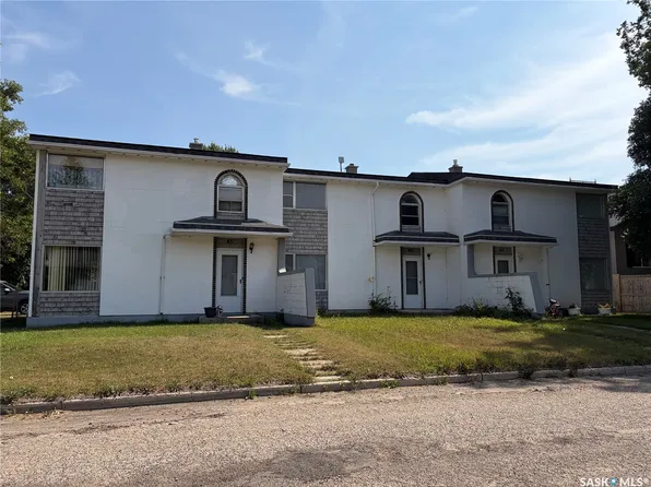 43 Bantry Street, Lanigan, SK S0K 2M0
