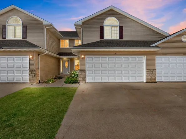 3512 Stoneview Cir SW, Cedar Rapids, IA 52404