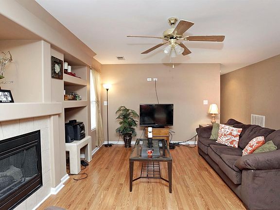 2nd image of 2505 Buck Ln