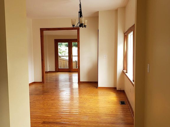 3rd image of 176 Merrimac St