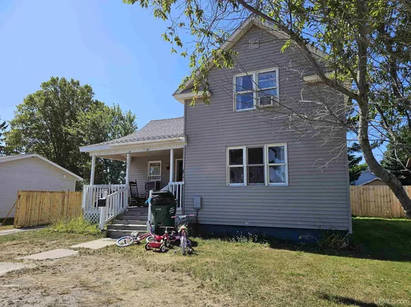 125 N 2nd St, Manistique, MI 49854