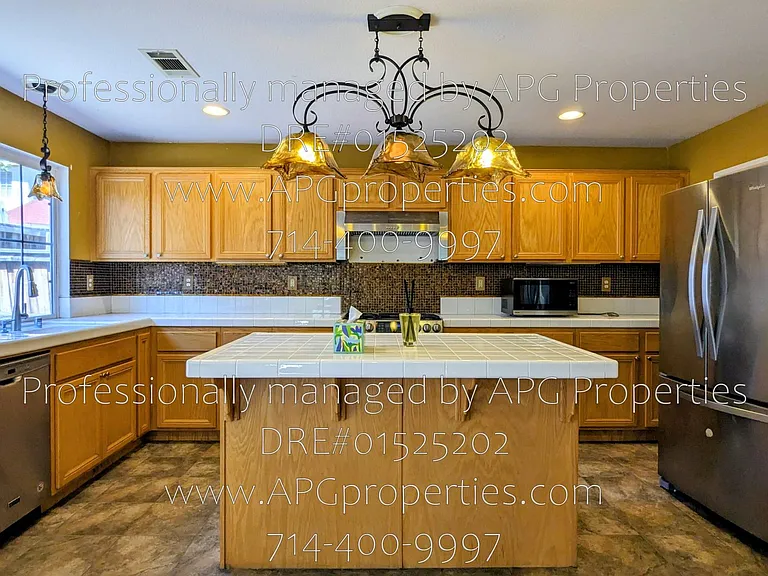 2439 N Cameo Ct — Photo 4