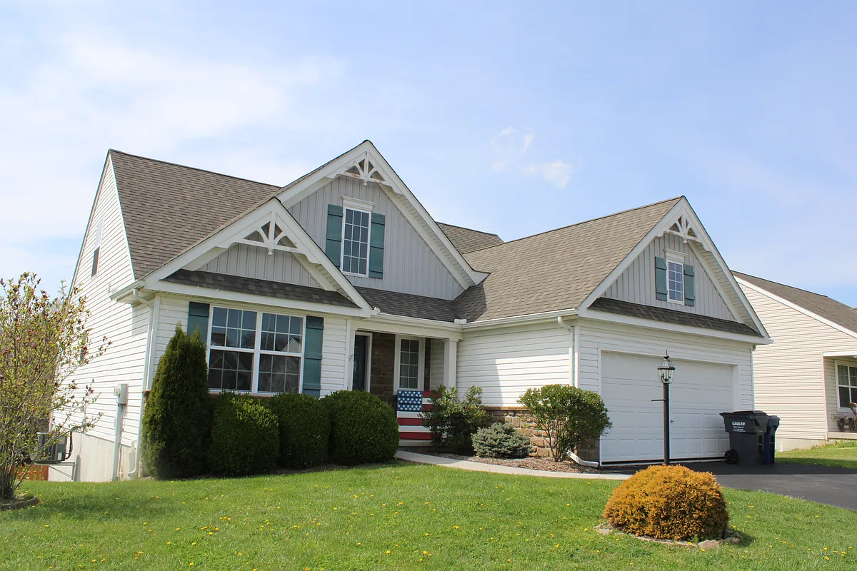 Building Photo - 114 Creekview Dr