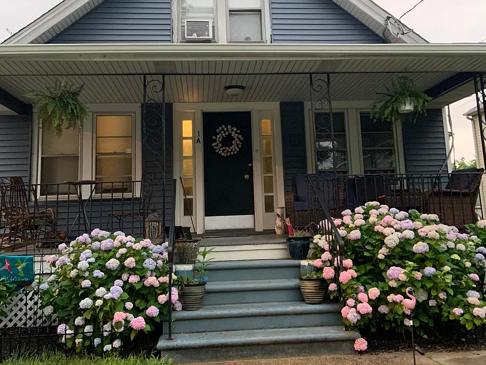 1 E Greenwood Ave #1