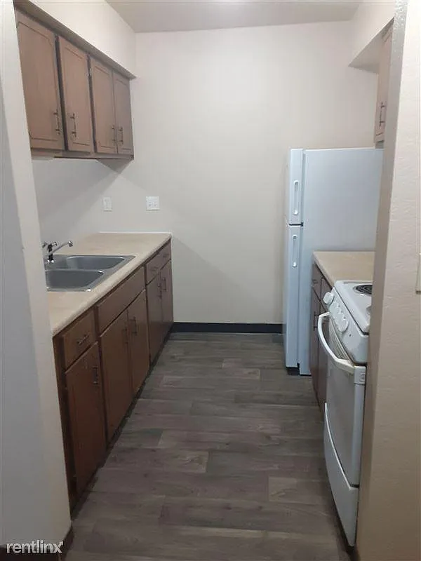 Lake Manor — Photo 4