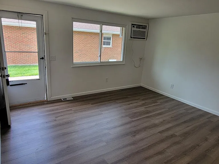 1527 Miami Ave — Photo 4
