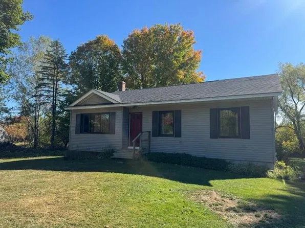 37 Gray Road, Palmyra, ME 04965