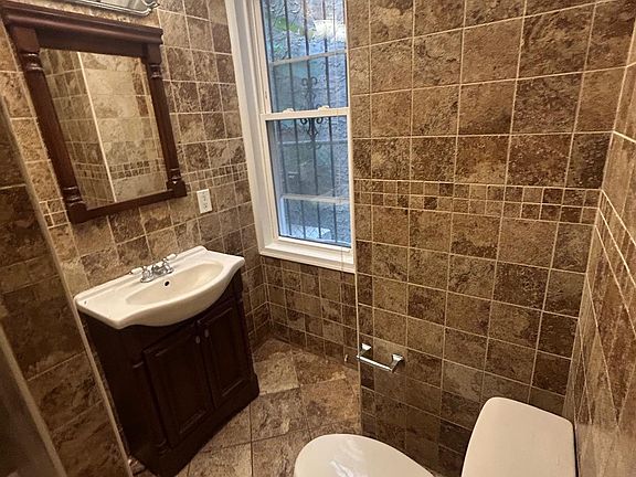 3rd image of 5217 Cedar Ave #1