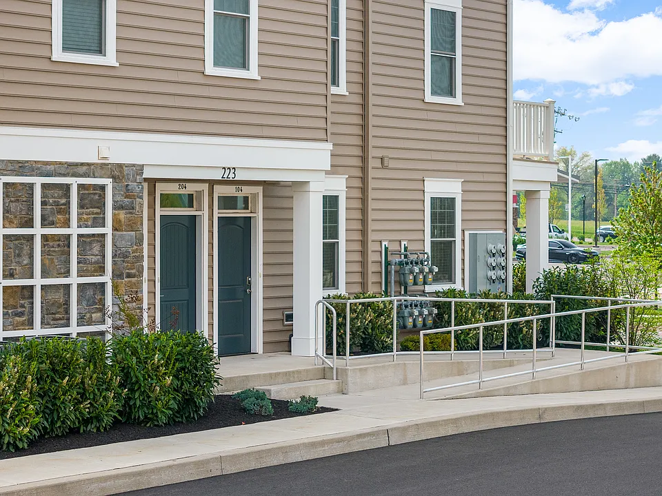 Mainland Pointe