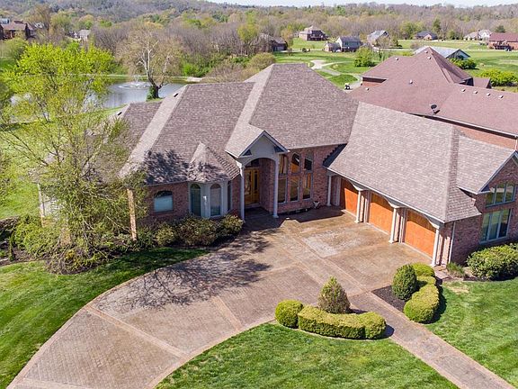 3rd image of 609 Imperial Lakes Dr