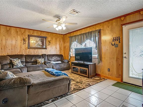 3rd image of 160 Valentine Dr