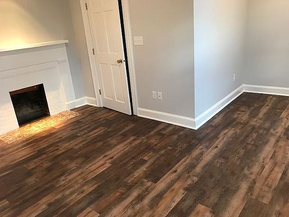 Primary bedroom (L-shaped)