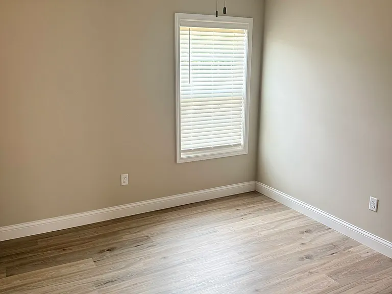 249 Oak Grove Cir — Photo 5