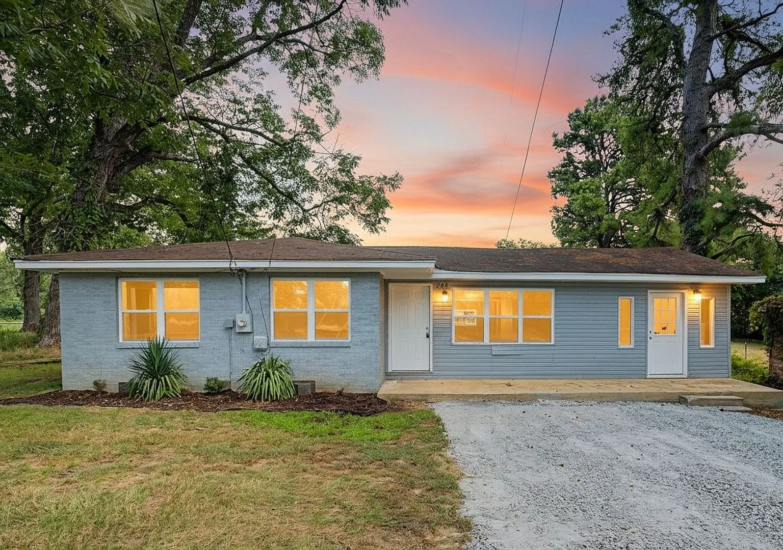 Renovated 4 Bedroom 2 Bath Home for Rent!! — Photo 1