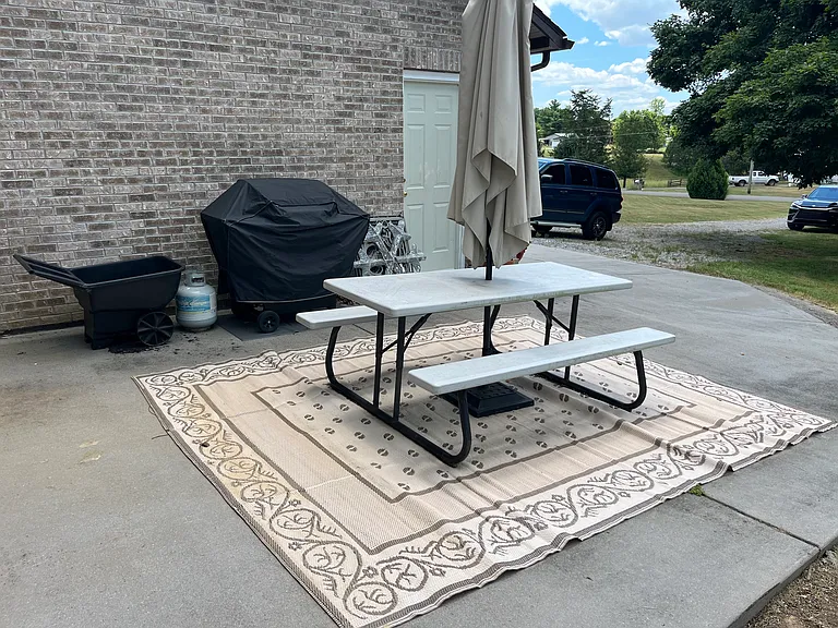 714 Winston Dr — Photo 5