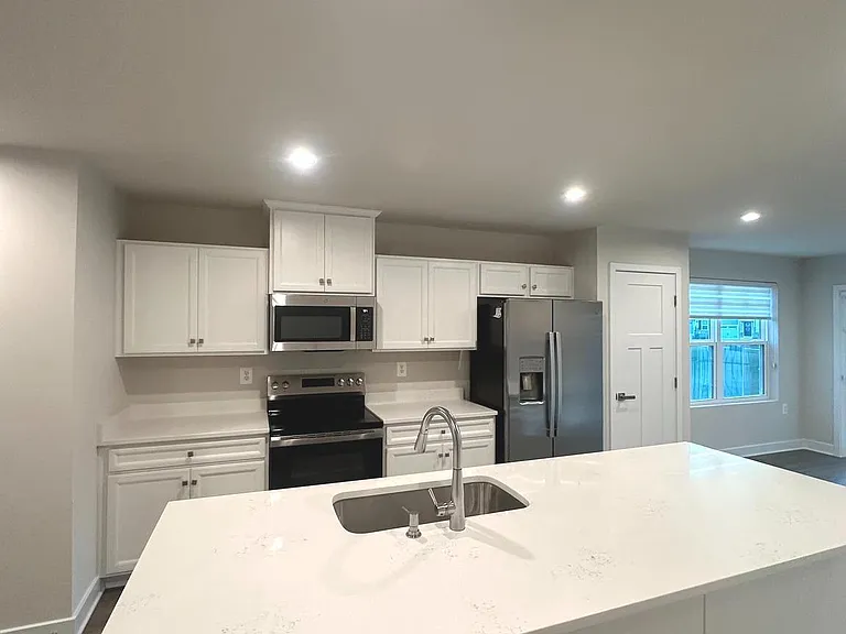 117 Dunster St — Photo 10