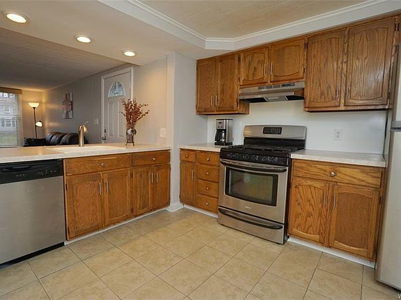 5th image of 53 Morton Dr
