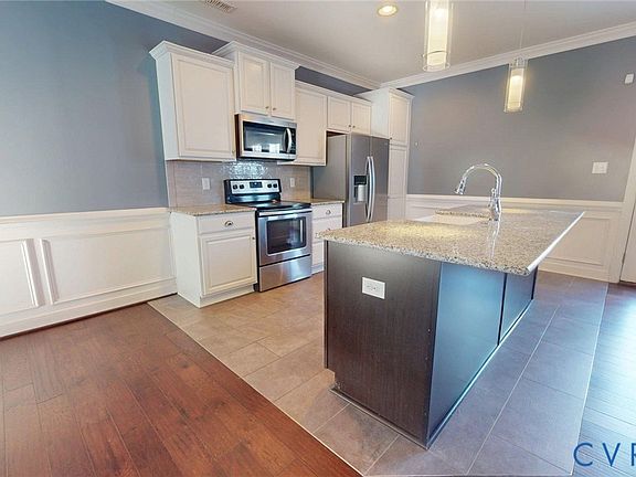 3rd image of 7350 Pebble Lake Dr