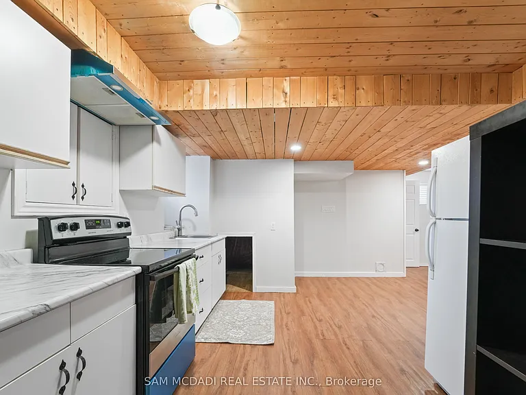 87 Rundle Cres — Photo 26