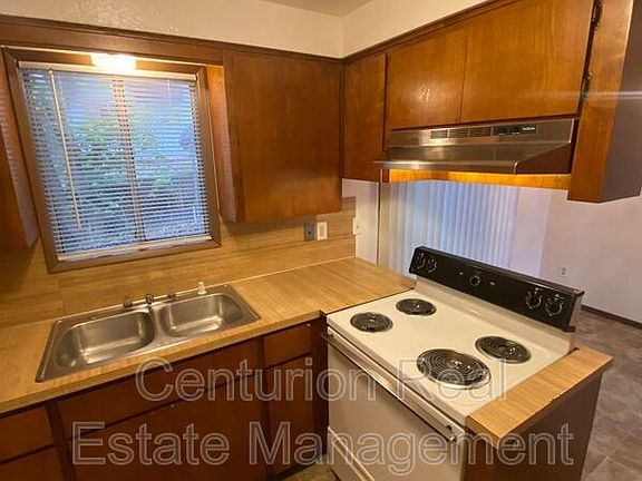 5th image of 180 Stoneway Dr NW #1
