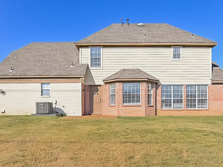 7170 Fox Creek Dr — Photo 17