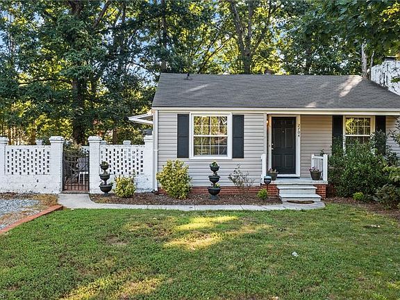 3rd image of 2704 Shady Lawn Dr