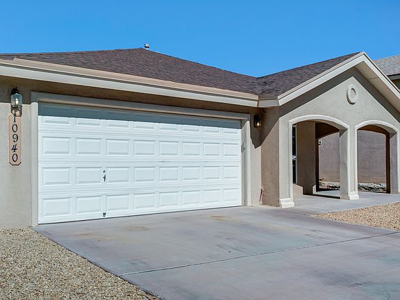 Double Garage w/storage
