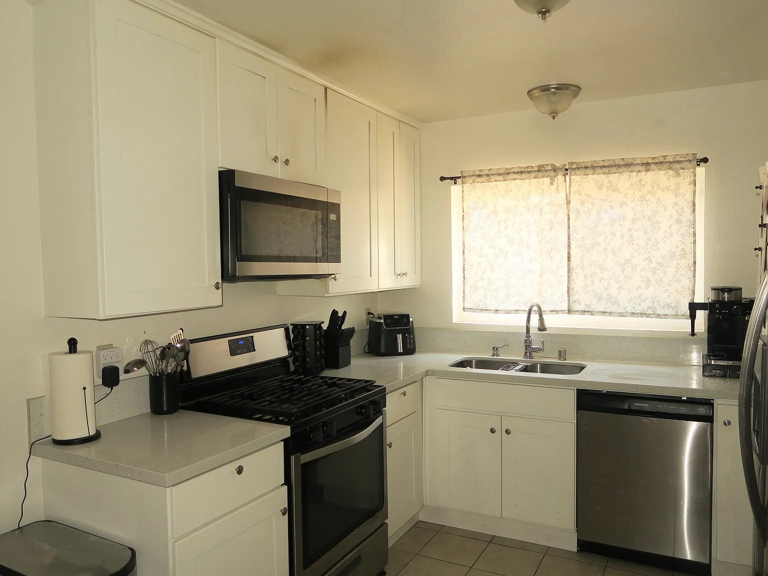 2 bed, 1.5 bath, 1000 sqft, $2,995 — Photo 4