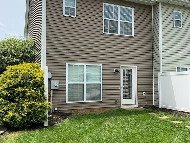 175 Phoenix Blvd NW — Photo 4