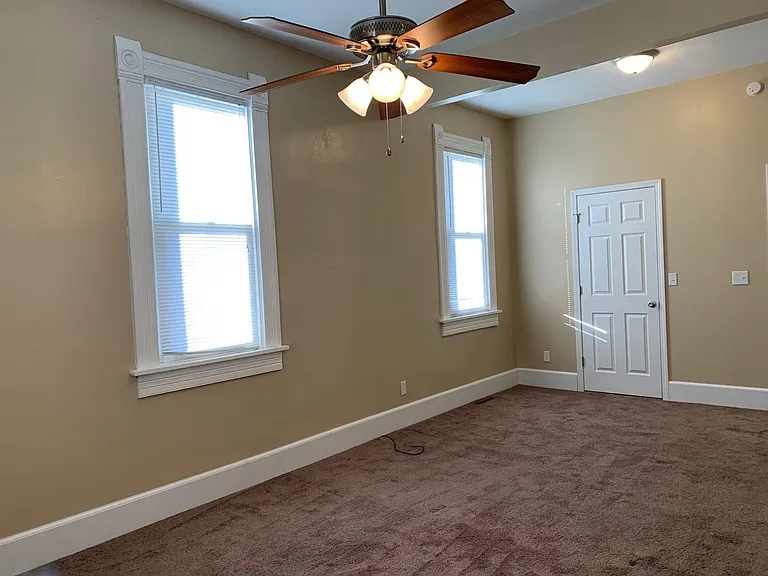 306 W Ash St — Photo 6