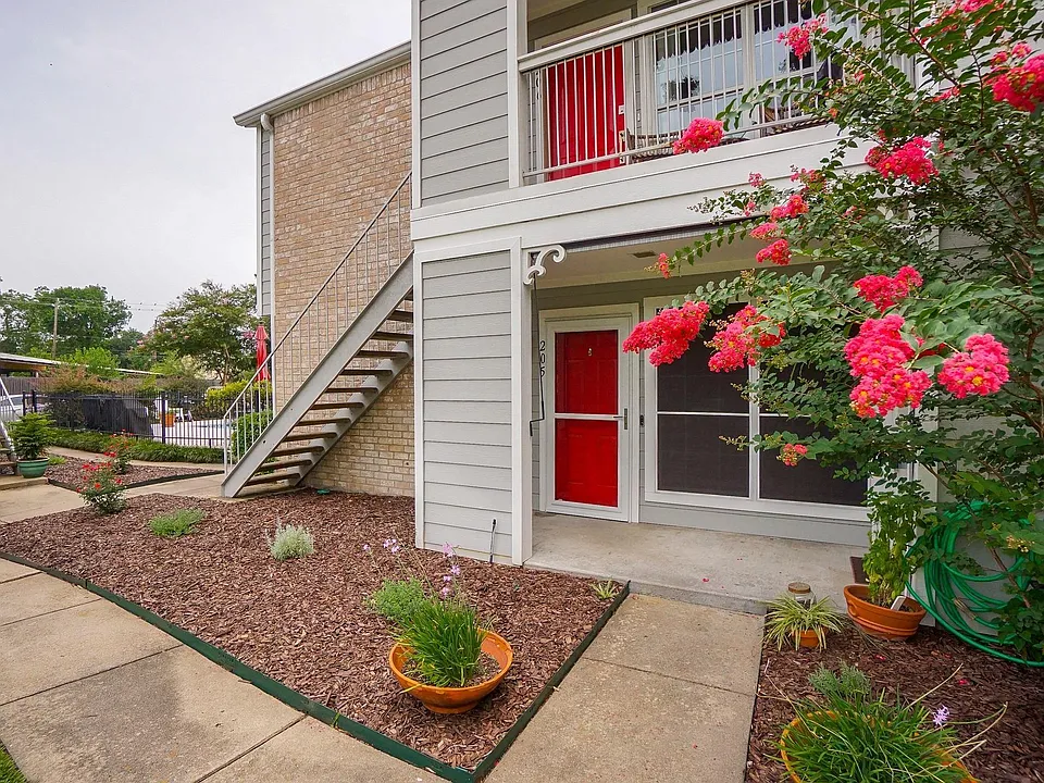 4200 Watson St #205