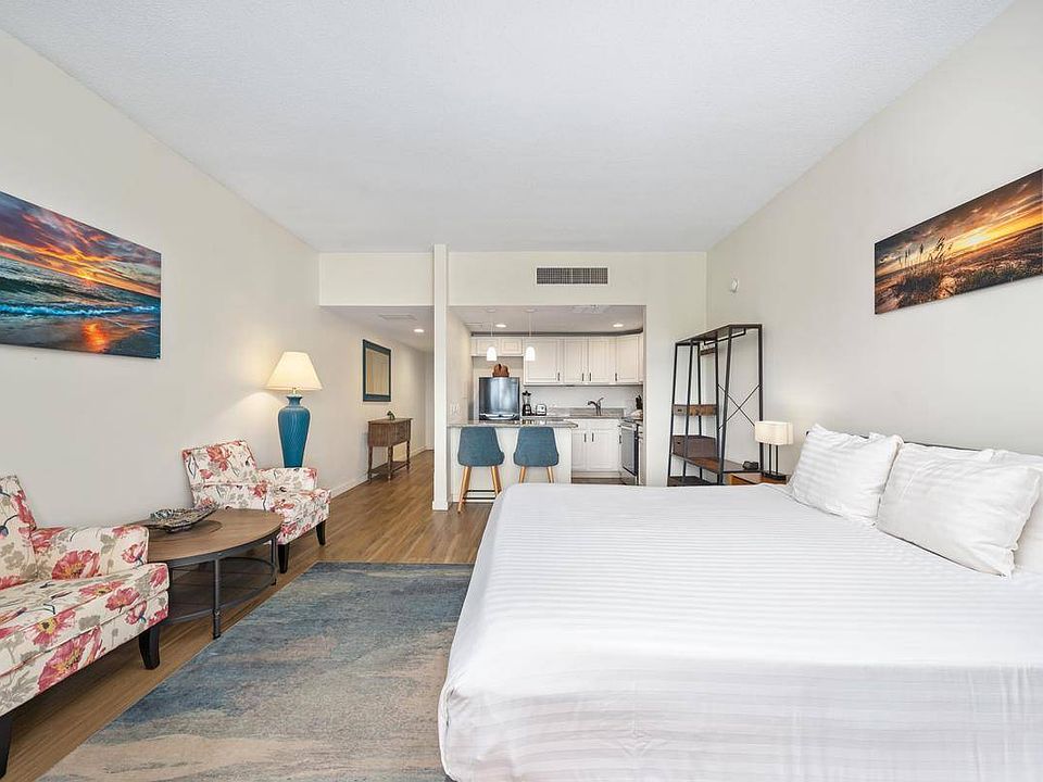 1st image of 75-6040 Alii Dr #501