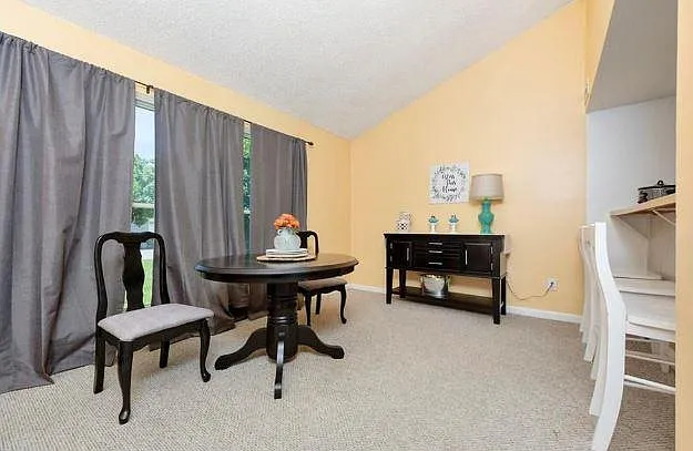 3 bed, 1440 sqft, $2,050 — Photo 3