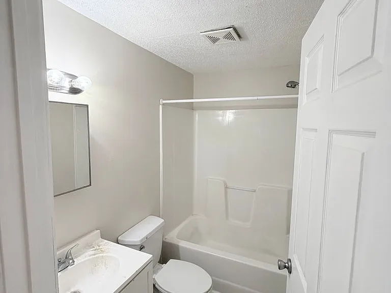 6215 Lathrop Ave — Photo 8