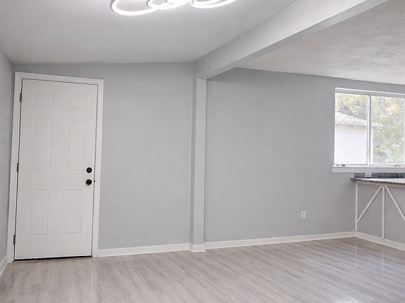 3rd image of 306 1/2 Hollywood Ave